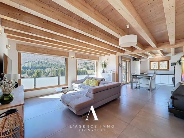 Chalet de prestige T8 avec vue panoramique, 2 Suites, T2 indépendant, Terasse, Jardin, Pergola et Garage-double au coeur de la nature Jurassienne, 01410 MIJOUX