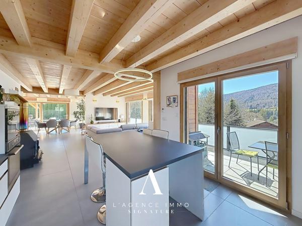 Chalet de prestige T8 avec vue panoramique, 2 Suites, T2 indépendant, Terasse, Jardin, Pergola et Garage-double au coeur de la nature Jurassienne, 01410 MIJOUX