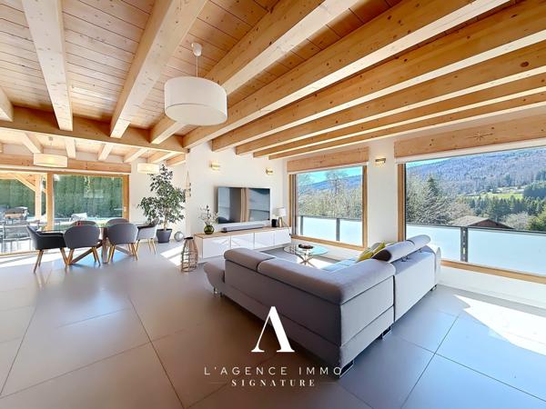 Chalet de prestige T8 avec vue panoramique, 2 Suites, T2 indépendant, Terasse, Jardin, Pergola et Garage-double au coeur de la nature Jurassienne, 01410 MIJOUX