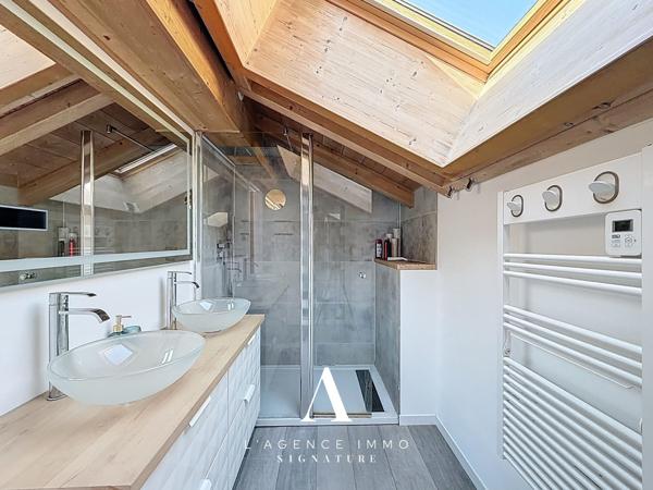 Chalet de prestige T8 avec vue panoramique, 2 Suites, T2 indépendant, Terasse, Jardin, Pergola et Garage-double au coeur de la nature Jurassienne, 01410 MIJOUX