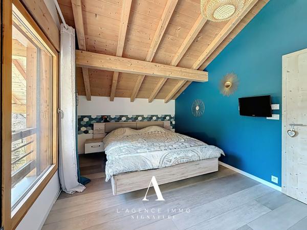 Chalet de prestige T8 avec vue panoramique, 2 Suites, T2 indépendant, Terasse, Jardin, Pergola et Garage-double au coeur de la nature Jurassienne, 01410 MIJOUX