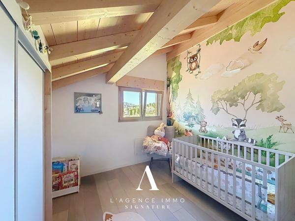 Chalet de prestige T8 avec vue panoramique, 2 Suites, T2 indépendant, Terasse, Jardin, Pergola et Garage-double au coeur de la nature Jurassienne, 01410 MIJOUX