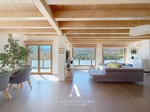 Chalet de prestige T8 avec vue panoramique, 2 Suites, T2 indépendant, Terasse, Jardin, Pergola et Garage-double au coeur de la nature Jurassienne, 01410 MIJOUX