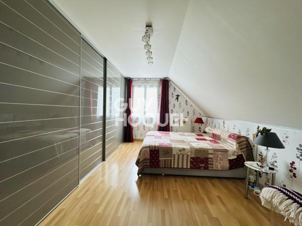 BEINE NAUROY - A VENDRE - MAISON FAMILIALE DE TYPE 7 AVEC JARDIN ET PISCINE