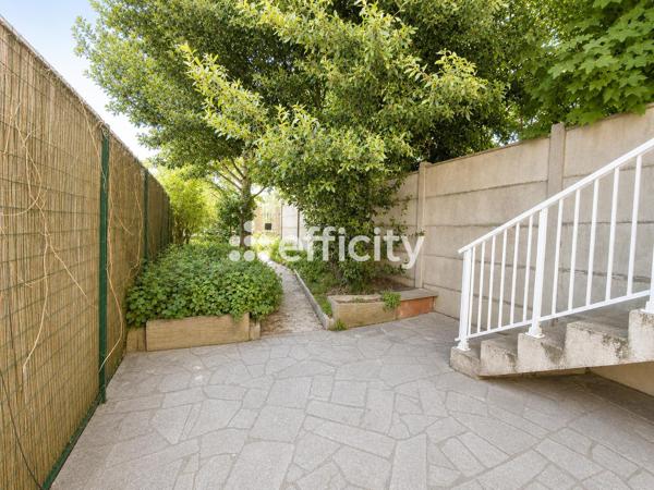 Maison
         3 pièces
        - 55 m² 270 000 € *