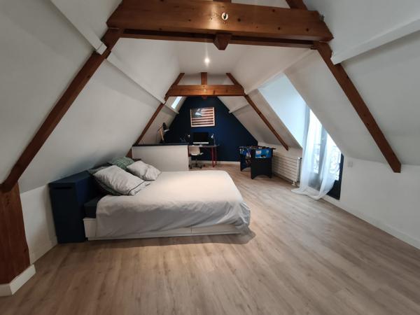 Maison
         8 pièces
        - 210 m² 890 000 € *