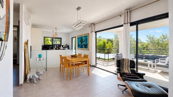 Appartement avec jardin privatif de 400 m² et piscine
