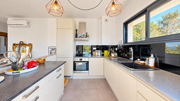 Appartement avec jardin privatif de 400 m² et piscine
