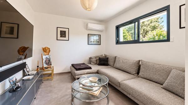 Appartement avec jardin privatif de 400 m² et piscine