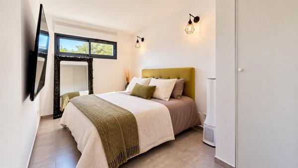 Appartement avec jardin privatif de 400 m² et piscine