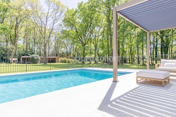 Vente
                Maison234 m² - 10 Pièces -
                    Treillières (44119)