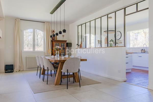 Vente
                Maison234 m² - 10 Pièces -
                    Treillières (44119)