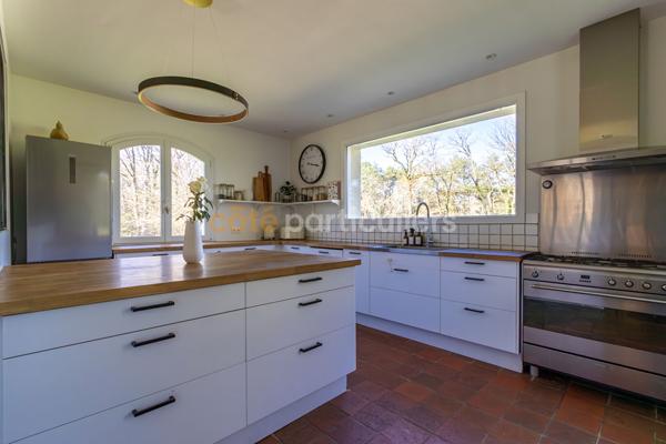 Vente
                Maison234 m² - 10 Pièces -
                    Treillières (44119)
