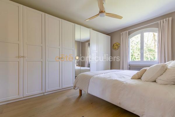 Vente
                Maison234 m² - 10 Pièces -
                    Treillières (44119)