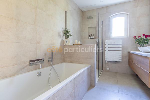 Vente
                Maison234 m² - 10 Pièces -
                    Treillières (44119)
