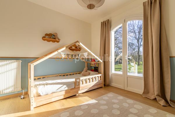 Vente
                Maison234 m² - 10 Pièces -
                    Treillières (44119)