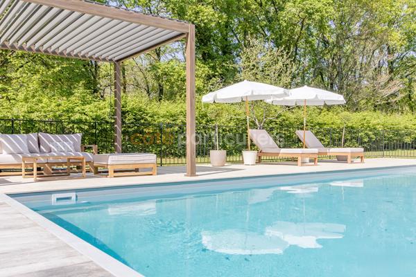 Vente
                Maison234 m² - 10 Pièces -
                    Treillières (44119)
