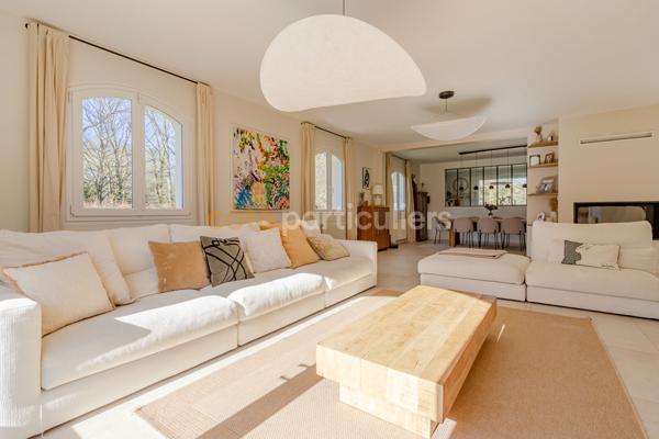 Vente
                Maison234 m² - 10 Pièces -
                    Treillières (44119)