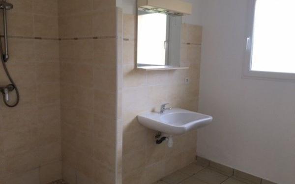 Maison à louer    4 pièces • 76,50 m2 Uchacq-et-Parentis