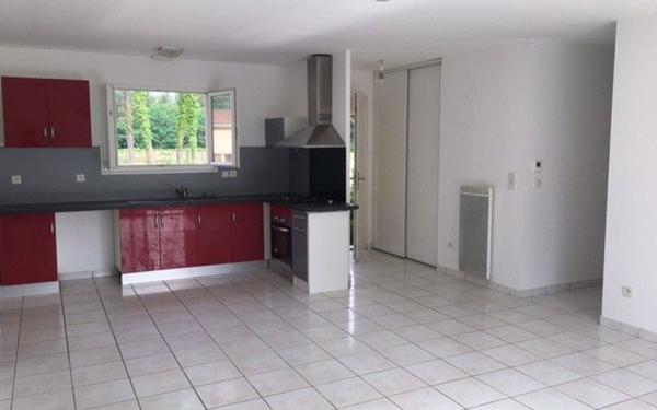 Maison à louer    4 pièces • 76,50 m2 Uchacq-et-Parentis