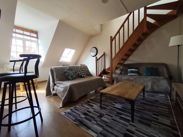 SUPERBE APPARTEMENT RENOVE DE 56 m² TRES BIEN SITUE AU 3ème ETAGE D'UN IMMEUBLE DE CARACTERE EN PLEIN CENTRE  Lille (59000)