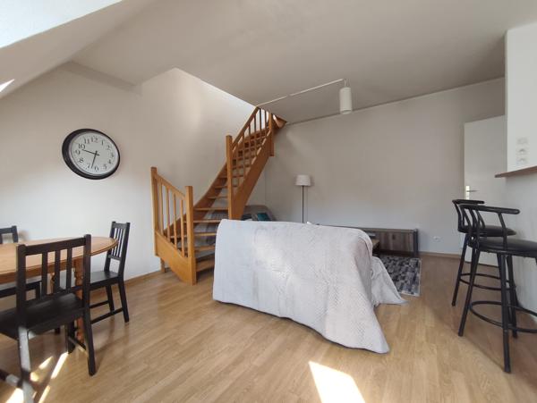 SUPERBE APPARTEMENT RENOVE DE 56 m² TRES BIEN SITUE AU 3ème ETAGE D'UN IMMEUBLE DE CARACTERE EN PLEIN CENTRE  Lille (59000)