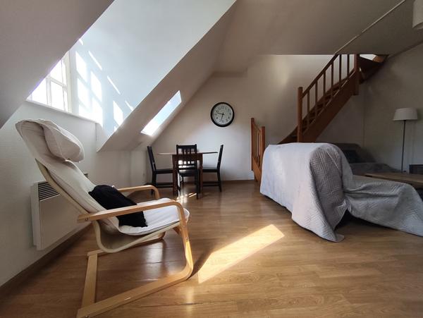 SUPERBE APPARTEMENT RENOVE DE 56 m² TRES BIEN SITUE AU 3ème ETAGE D'UN IMMEUBLE DE CARACTERE EN PLEIN CENTRE  Lille (59000)