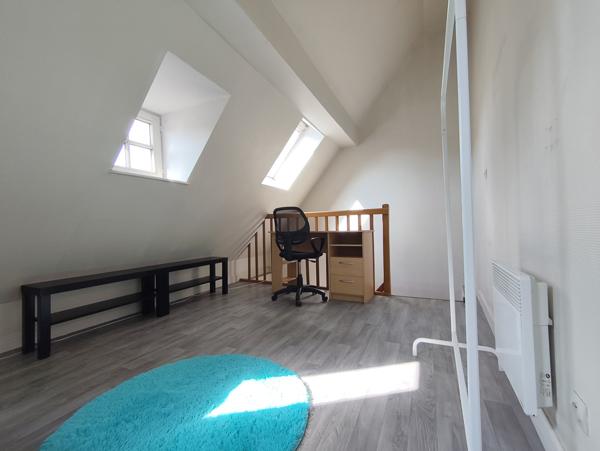 SUPERBE APPARTEMENT RENOVE DE 56 m² TRES BIEN SITUE AU 3ème ETAGE D'UN IMMEUBLE DE CARACTERE EN PLEIN CENTRE  Lille (59000)