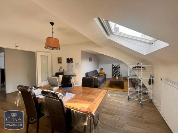 Appartement à louer 2 pièces 48.9m² Laval (53000)