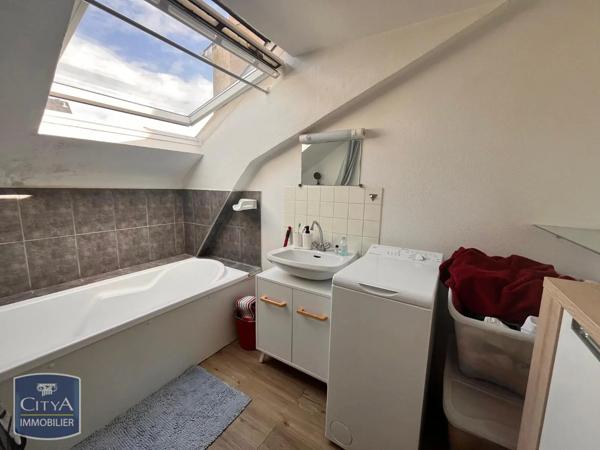 Appartement à louer 2 pièces 48.9m² Laval (53000)