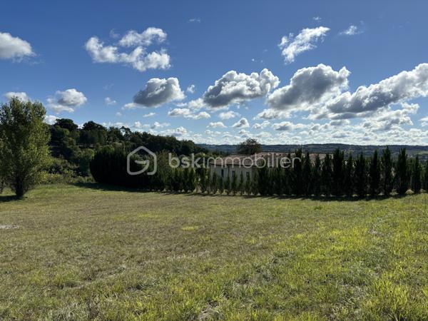 Terrain de 1 873 m²