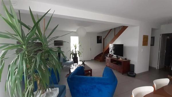 Location - Maison Montreuil-sous-Pérouse 35500 6 pièces 117 m 2 643 m 2