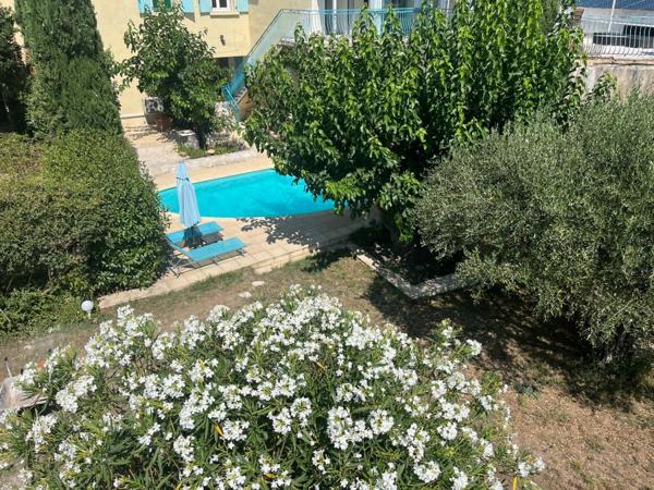 Maison Uzes 10 pièce(s) 210 m2