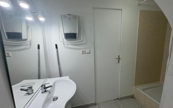 Appartement à louer    1 pièce •  Nîmes