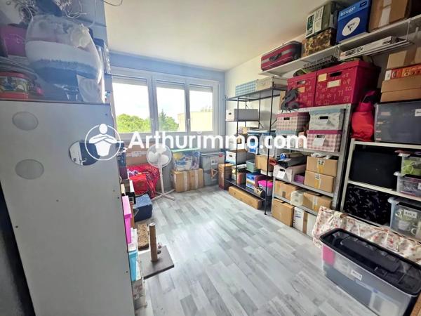 Vente                                                      Appartement
                        
                     4 pièces                      83 m2                     à Savigny-le-Temple