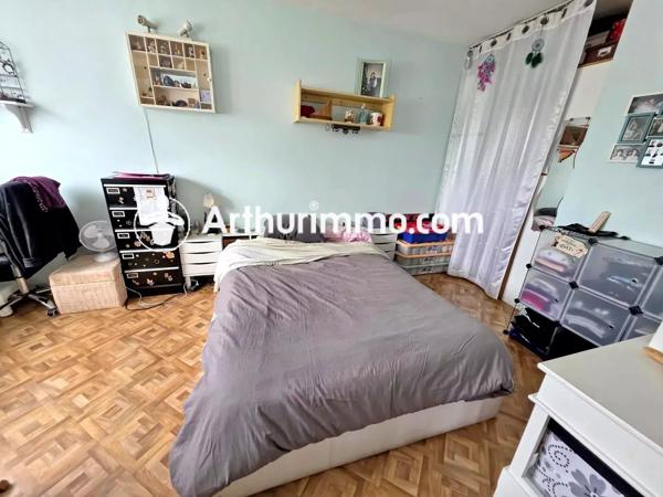 Vente                                                      Appartement
                        
                     4 pièces                      83 m2                     à Savigny-le-Temple