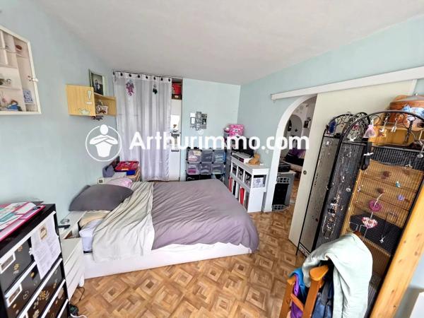 Vente                                                      Appartement
                        
                     4 pièces                      83 m2                     à Savigny-le-Temple