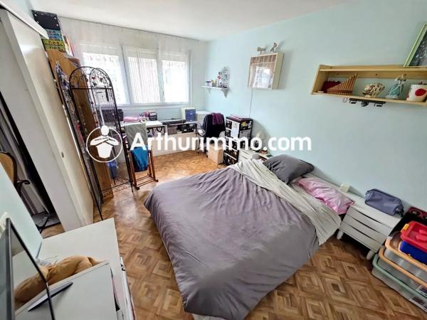 Vente                                                      Appartement
                        
                     4 pièces                      83 m2                     à Savigny-le-Temple