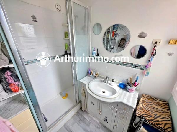 Vente                                                      Appartement
                        
                     4 pièces                      83 m2                     à Savigny-le-Temple