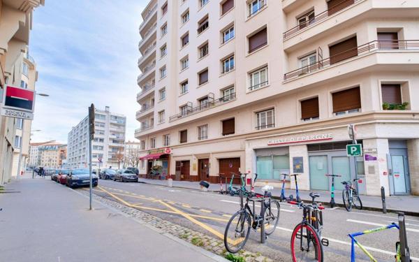 Appartement à vendre    3 pièces •  Lyon 7