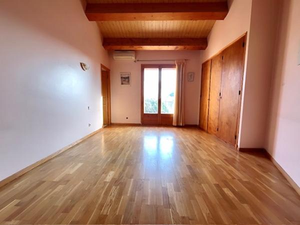 Charmante maison familiale de 230 m² avec double garage et jardin sur un terrain deux faces