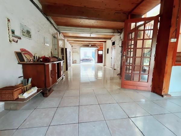 Charmante maison familiale de 230 m² avec double garage et jardin sur un terrain deux faces