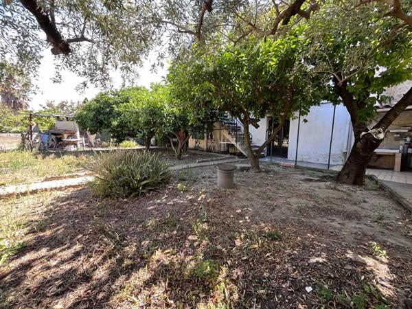 Charmante maison familiale de 230 m² avec double garage et jardin sur un terrain deux faces