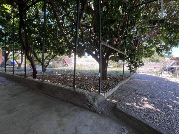 Charmante maison familiale de 230 m² avec double garage et jardin sur un terrain deux faces
