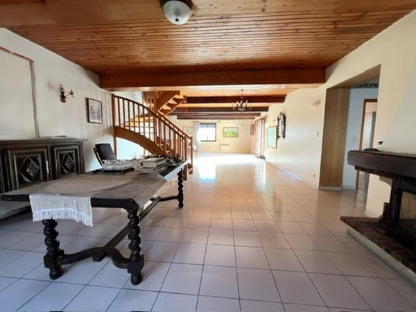 Charmante maison familiale de 230 m² avec double garage et jardin sur un terrain deux faces