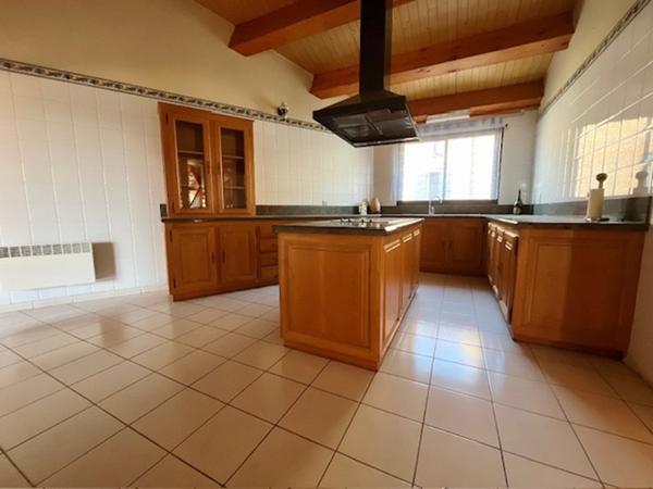 Charmante maison familiale de 230 m² avec double garage et jardin sur un terrain deux faces