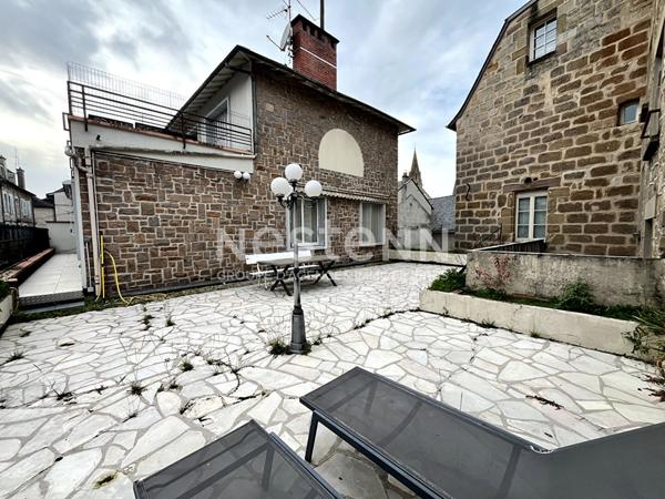 Grand appartement T4 de 100m2 avec garage + climatisation en hyper centre de Brive-la-Gaillarde