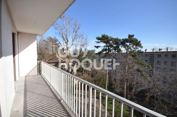 Emplacement idéal pour ce T3 à Oullins rénové récemment