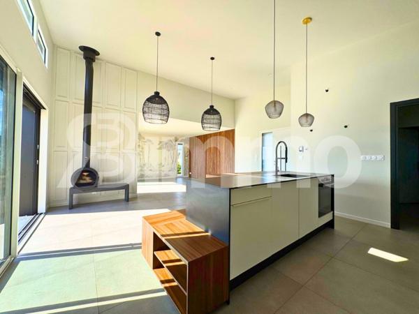 Maison contemporaine à vendre à Lannilis – 129 m² – 4 chambres – Terrain de 2 406 m² – Jacuzzi