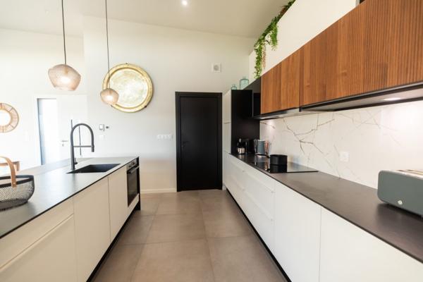 Maison contemporaine à vendre à Lannilis – 129 m² – 4 chambres – Terrain de 2 406 m² – Jacuzzi